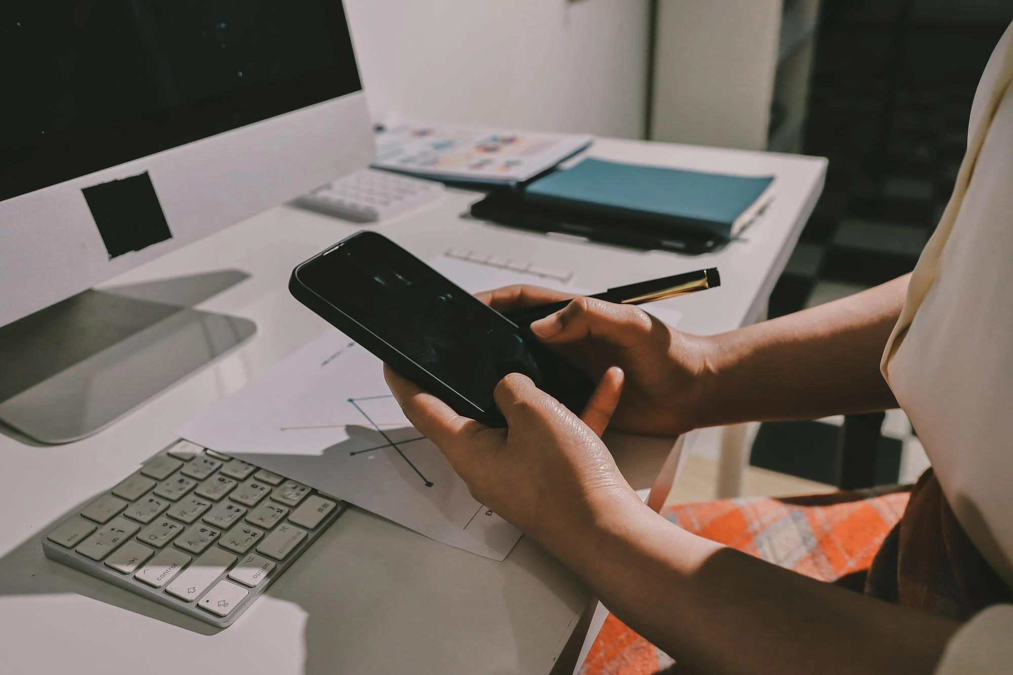 pessoa entrando em contato com a malu no digital